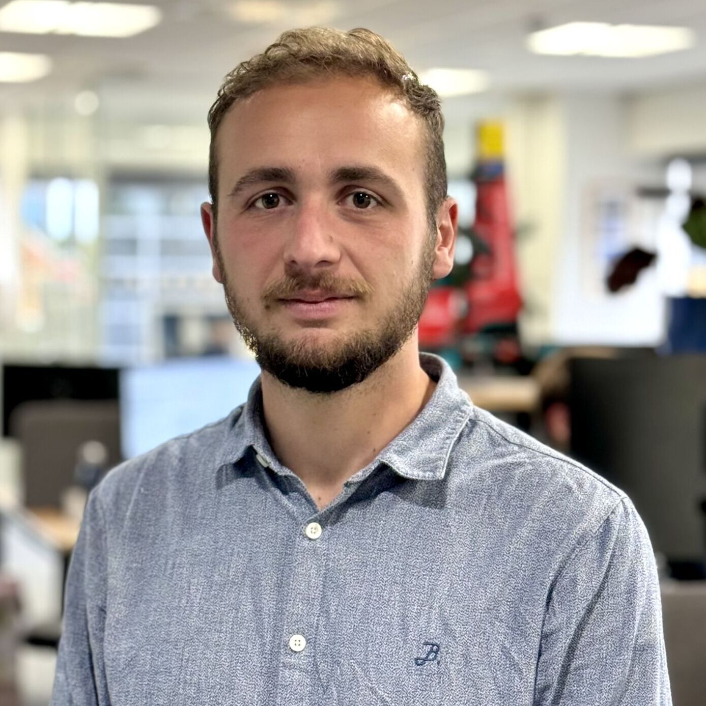 Picture of Etienne smiling at the camera